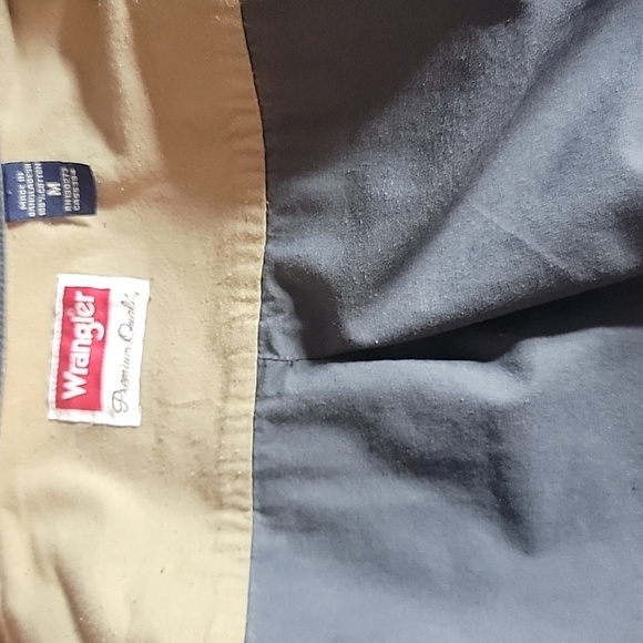Wrangler Men's size Medium Grey shirt with front pockets - Picture 4 of 4